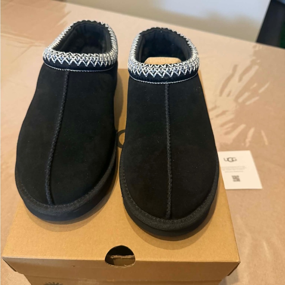 UGG Tasman Slippers Size 12 for Women’s, size 10 for Men’s Black